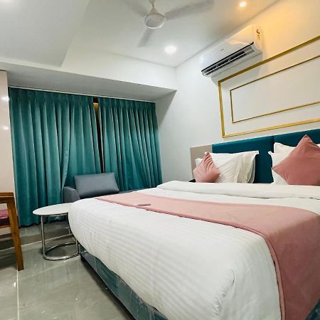 Hotel The Vital Σουράτ Εξωτερικό φωτογραφία
