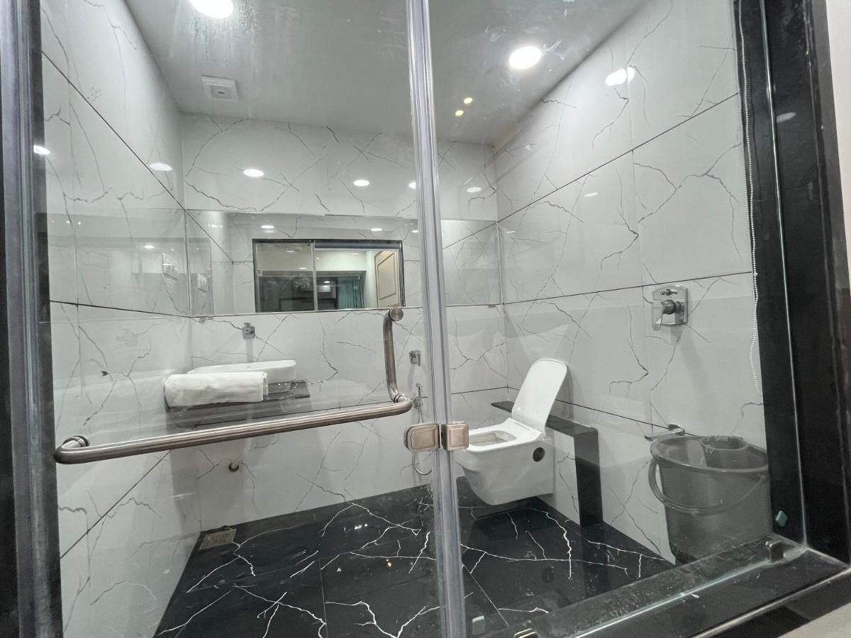 Hotel The Vital Σουράτ Εξωτερικό φωτογραφία