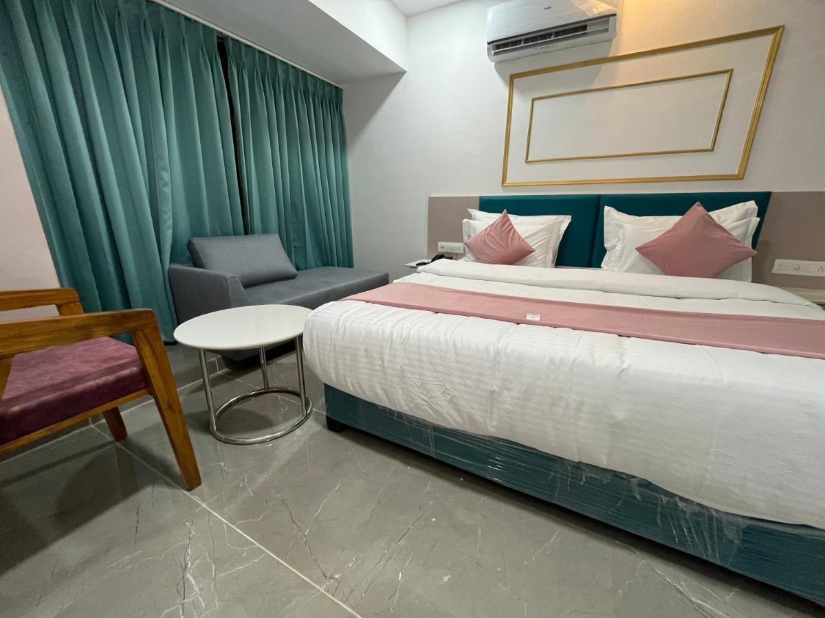Hotel The Vital Σουράτ Εξωτερικό φωτογραφία