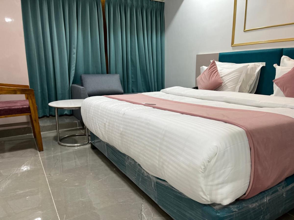 Hotel The Vital Σουράτ Εξωτερικό φωτογραφία